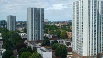 Cinco torres de viviendas de Londres evacuadas para obras antiincendios