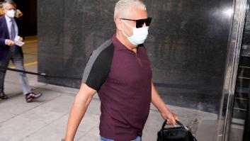 Dos negacionistas hostigan a Jorge Javier Vázquez: "¡Estás colaborando con un genocidio!"