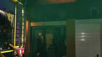 Lanzan petardos a una casa abandonada, se incendia y cuatro familias terminan desalojadas