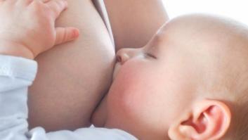 Prohíben a una madre dar el pecho junto a una piscina "porque la leche podía contaminar el agua"