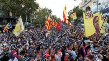 Miles de personas conmemoran el 20S ante la Consellería de Economía