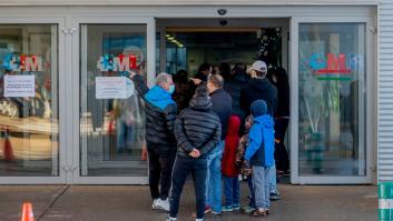 Sanidad y las autonomías estudian acortar las cuarentenas de los casos positivos