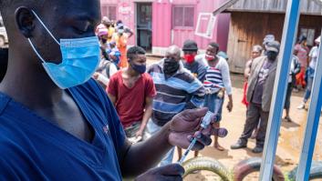 Los contagios de ómicron en Sudáfrica caen al mismo ritmo que se dispararon