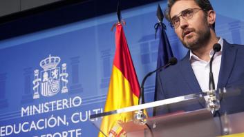 El Gobierno condecora al exministro Màxim Huerta y Twitter recuerda este detalle