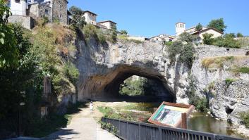El inverosímil pueblo con encanto de España con sólo 50 vecinos que se levanta sobre un río