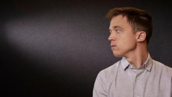 Íñigo Errejón reacciona ante un fragmento de ‘¿Quién se ríe ahora?’ sobre violencia de género