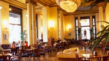 Reservan para comer en el Círculo de Bellas Artes de Madrid y lo que hacen desata la ira de su director