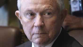 El fiscal general de EEUU asegura que es "detestable" pensar que tuvo contactos con Rusia