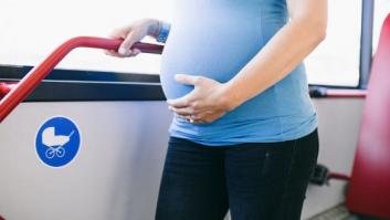 La genial reacción de una embarazada cuando un hombre no le cedió el asiento en el autobús