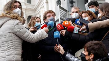 Almeida no pide perdón por sus palabras sobre Almudena Grandes y denuncia una "campaña" contra él