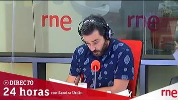 Lo que le pasa a este locutor de RNE justo unos segundos después ya es historia de la radio
