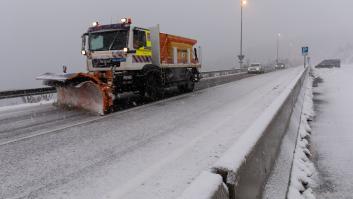 Muere el conductor de una quitanieves tras salirse de la vía en el Puerto del Pico (Ávila)