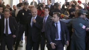 Chaves y Griñán, increpados en los juzgados: "Chorizos"