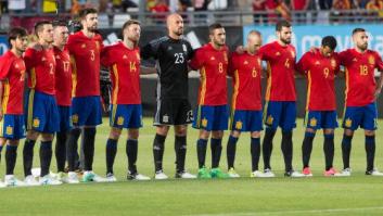España y Colombia guardan un minuto de silencio por Ignacio Echeverría