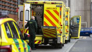 Reino Unido se queda sin médicos 'sanos' y recurre a los militares