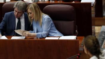 Cifuentes salva la moción de censura de Podemos tras un bronquísimo debate