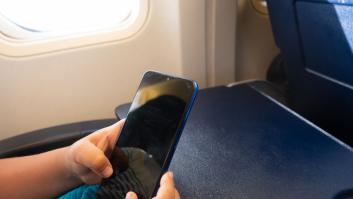 Pilla a una pasajera de su vuelo enviando el peor mensaje posible