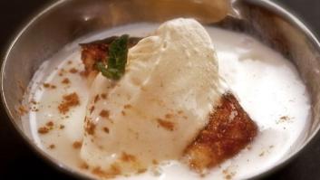 Natillas, torrija y chantilly de piña