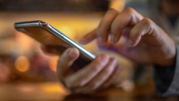 La Guardia Civil señala el lugar donde jamás deberías llevar el móvil: "Ahí te lo quitan sin enterarte"