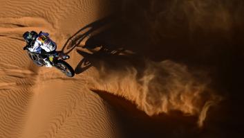 Javi Vega llega a la meta del Dakar y protagoniza la imagen más romántica del rally