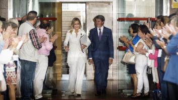 El 'paseíllo' de Cifuentes antes de comparecer en la comisión sobre corrupción