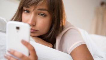 El 37% de los españoles mira el móvil nada más levantarse