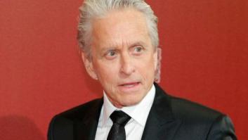 Michael Douglas dice que los tabloides se equivocan y asegura estar "libre de cáncer"