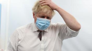 Conservadores de Reino Unido se reúnen para debatir una posible moción de censura a Johnson