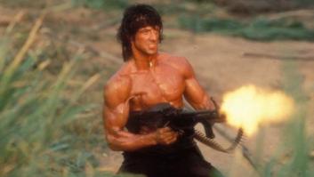 Una guardia civil disfrazada de Rambo alarma a los viandantes en Madrid