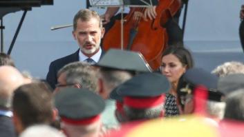 El rey, recibido con "Vivas" al llegar al homenaje a las víctimas del atentado en Barcelona
