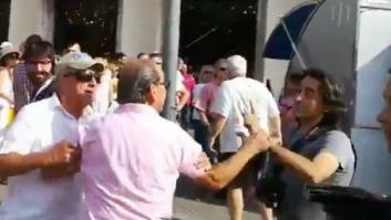 Españolistas intentan agredir a varios periodistas en los homenajes del 17-A