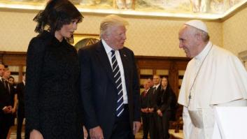 Libros, esculturas y mensajes profundos: los regalos que han intercambiado Francisco y Trump