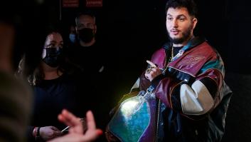 Cae una red que falsificaba pasaportes covid y PCR a famosos como Omar Montes