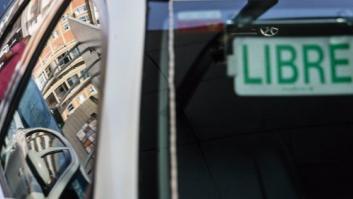 Un taxista encierra en el coche a una clienta que se negó a pagar un viaje de Gijón a Oviedo y la lleva de vuelta