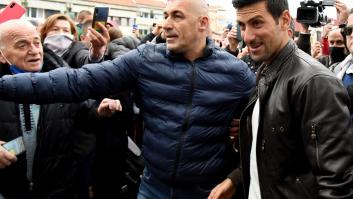 Djokovic, recibido en Montenegro entre besos y abrazos (sin mascarilla ni distancia de seguridad)