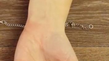 Cómo abrochar una pulsera sin ayuda