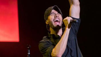 Críticas a Enrique Iglesias por meter mano a su telonera