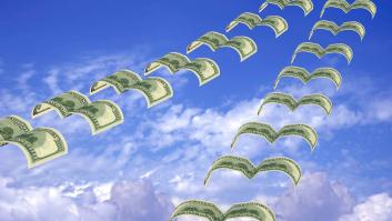 El sastre de Panamá hace trajes con papeles