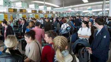 Los vientos amainan en El Prat pero los hosteleros todavía se quejan por las colas