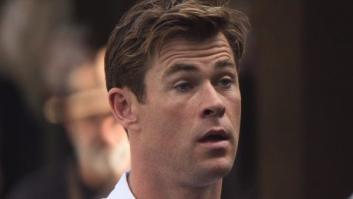 El vídeo que 'se ríe' del dolor de Chris Hemsworth cuando se hace un tatuaje