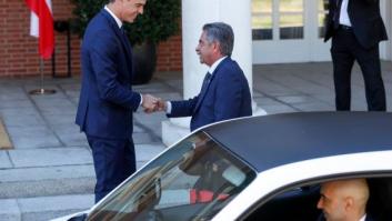 Revilla no puede coger un taxi por la huelga y le lleva un amigo a La Moncloa