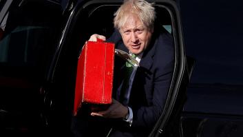 El exasesor de Johnson revela que la policía investiga fotos suyas en una fiesta temática de Abba