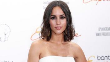 Megan Montaner, sorprendida mientras se da una ducha 'rústica'