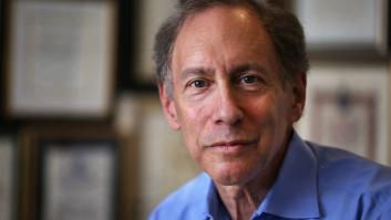 Parches con microagujas o una sola pastilla para un tratamiento de meses: los retos del cofundador de Moderna