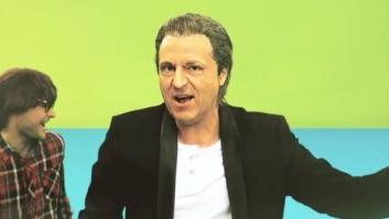 El falso Pedrerol de 'Crackòvia' homenajea a los becarios tras la polémica de Jordi Cruz