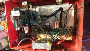 Así se transforma una vieja televisión en una consola portátil retro