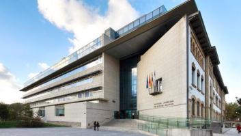 Juzgan a dos acusados de acosar a un empleado que acabó por quemarse a lo bonzo