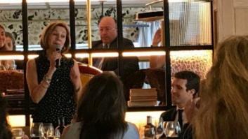 La comida sorpresa a Cospedal: emoción, regalos, 150 invitados y sin Santamaría