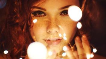 Quien nombra la luz, vive en la luz