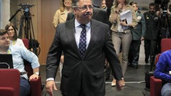 El ministro Zoido dice que "por supuesto" respalda a su número dos